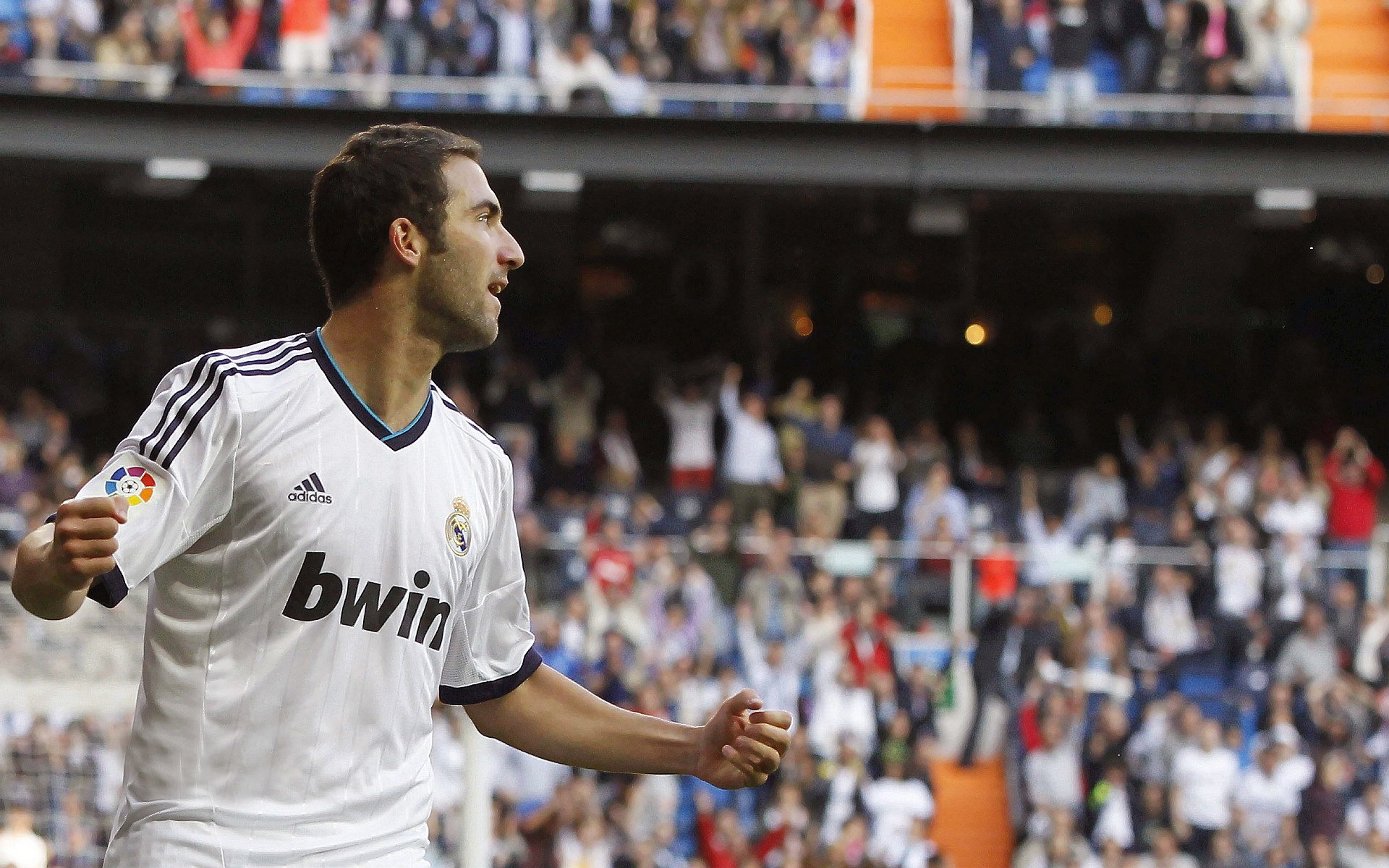 再见皇马！2亿巨星彻底失宠！一进一出解决内讧，挖英超头牌替代